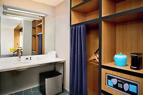 Aloft by Marriott Montreal Airport