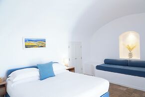 Pantelia Suites