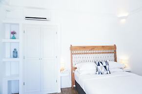 Pantelia Suites