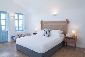 Pantelia Suites