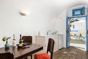 Pantelia Suites