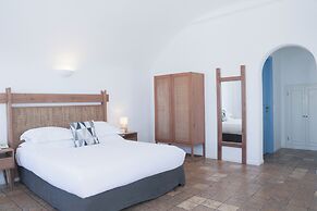 Pantelia Suites