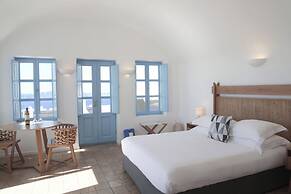 Pantelia Suites