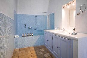 Pantelia Suites