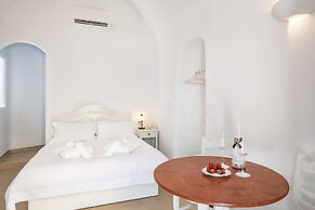 Pantelia Suites