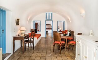 Pantelia Suites