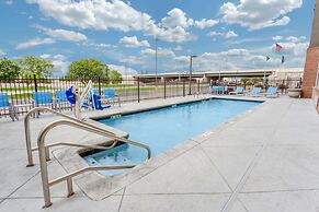 La Quinta Inn & Suites by Wyndham Wichita Airport