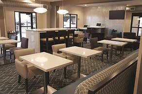 La Quinta Inn & Suites by Wyndham Wichita Airport