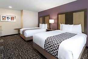 La Quinta Inn & Suites by Wyndham Wichita Airport