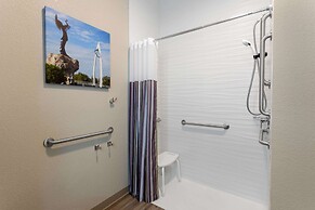 La Quinta Inn & Suites by Wyndham Wichita Airport