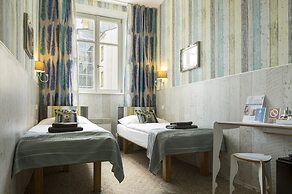 Royal Court Hotel