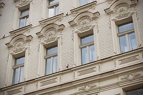 Royal Court Hotel
