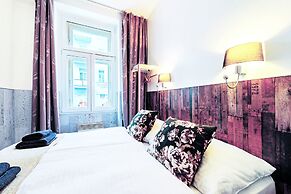 Royal Court Hotel