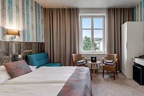 Royal Court Hotel