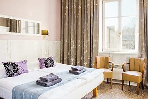 Royal Court Hotel