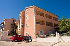 Villa Midea