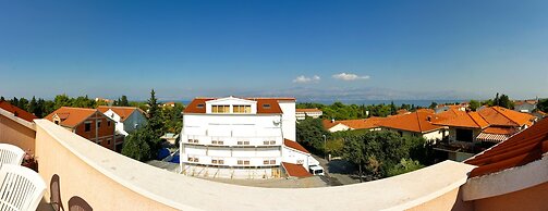 Villa Midea