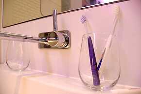 YOTELAIR Amsterdam Schiphol - Transit Hotel