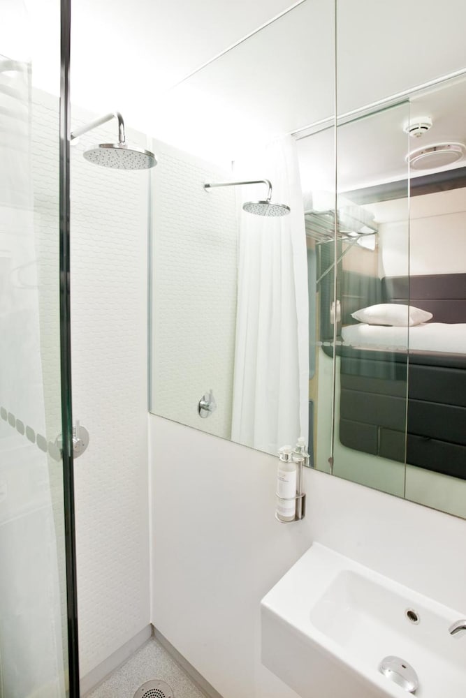 YOTELAIR Amsterdam Schiphol - Transit Hotel