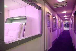 YOTELAIR Amsterdam Schiphol - Transit Hotel