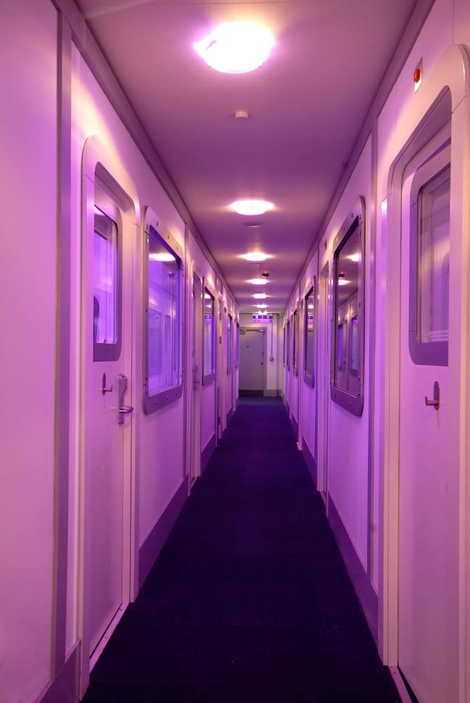 YOTELAIR Amsterdam Schiphol - Transit Hotel