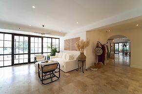 Hotel Club-E