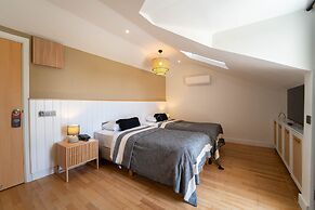 Hotel Club-E