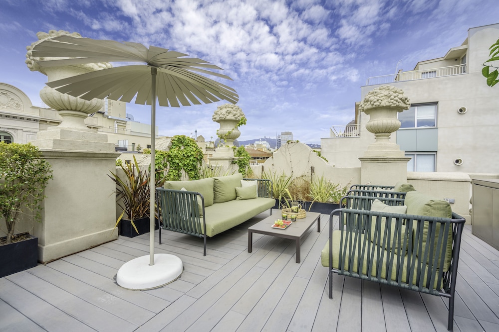 Casagrand Luxury Apartments Barcelona