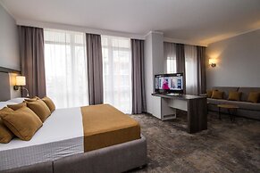 Best Western Plus Premium Inn