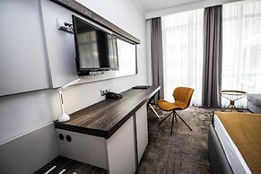 Best Western Plus Premium Inn