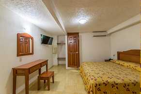Suites Poliforum Inn