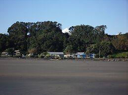 Opunake Beach Kiwi Holiday Park
