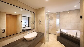 Midas Hotel & Resort