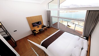 Midas Hotel & Resort
