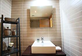 Mazi Apartments Downtown