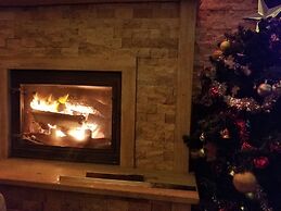 Hill River Hotel