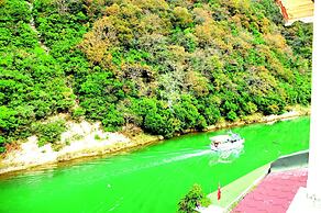 Hill River Hotel