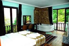 Hill River Hotel