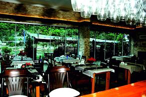 Hill River Hotel
