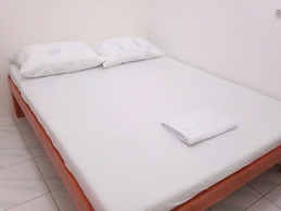 Emok's Guest House - Hostel
