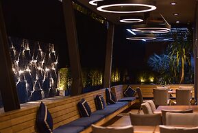 Glam Habitat Hotel