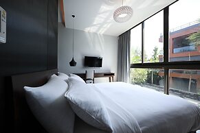Glam Habitat Hotel