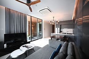 Glam Habitat Hotel