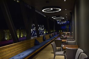 Glam Habitat Hotel