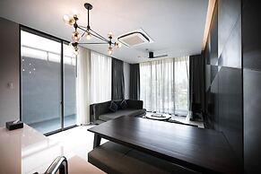 Glam Habitat Hotel
