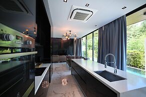 Glam Habitat Hotel