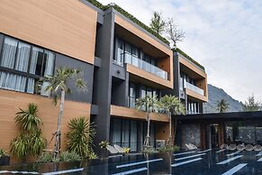 Glam Habitat Hotel