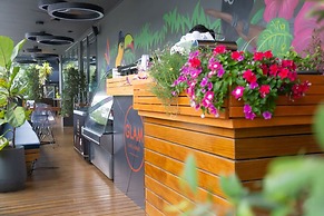 Glam Habitat Hotel