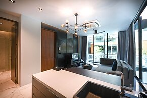 Glam Habitat Hotel