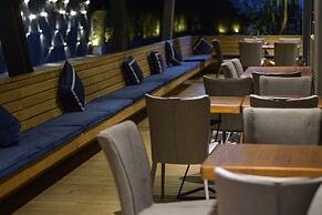 Glam Habitat Hotel